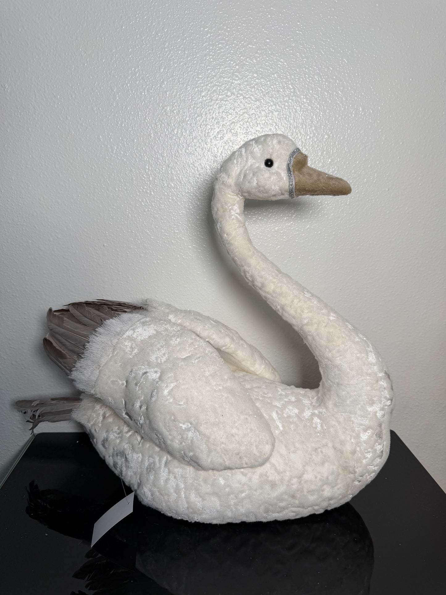 Elegant SWAN WHITE 17.5"