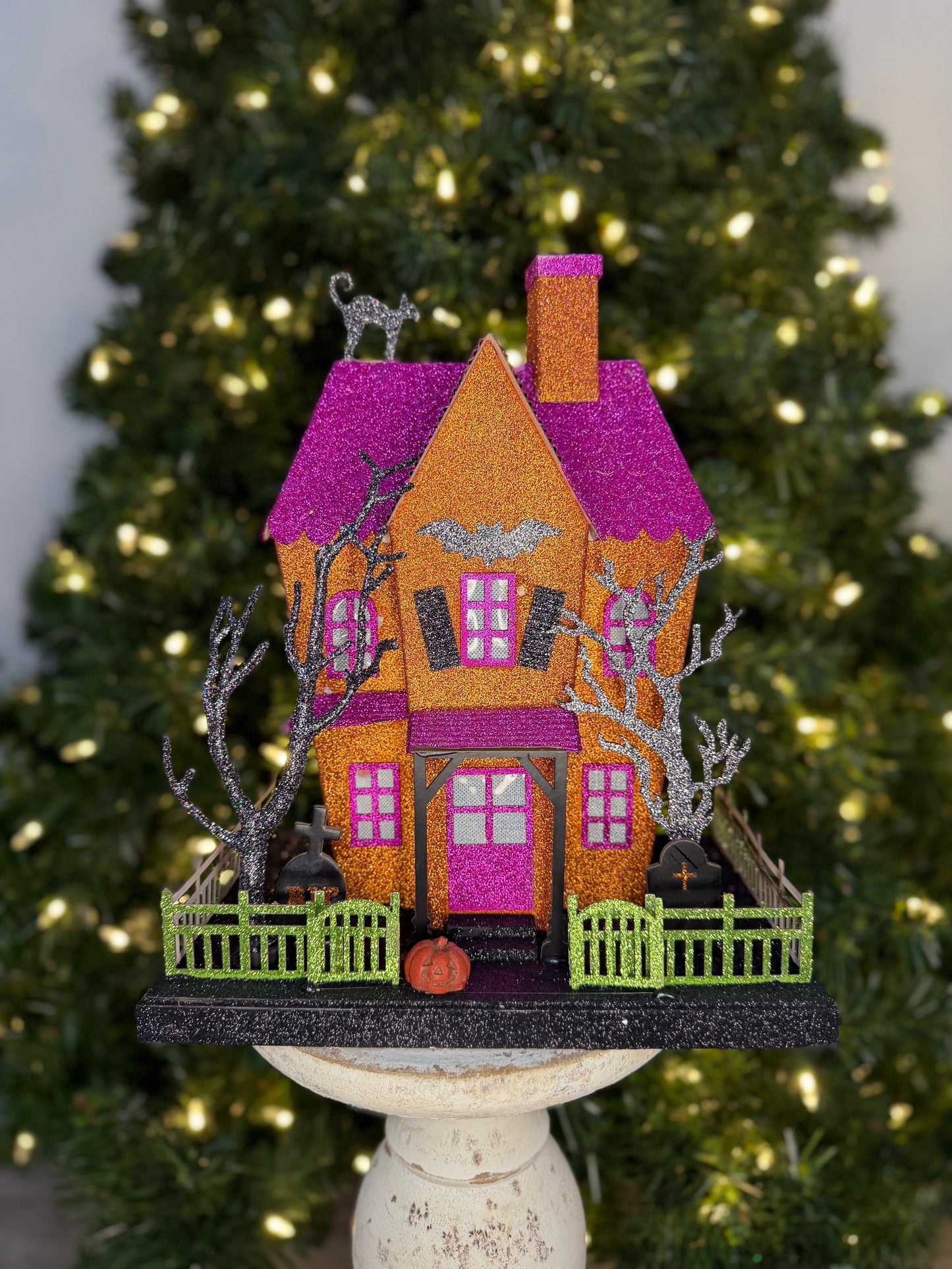 12"LED/BTY/TMR HAUNTED CAT HOUSE
