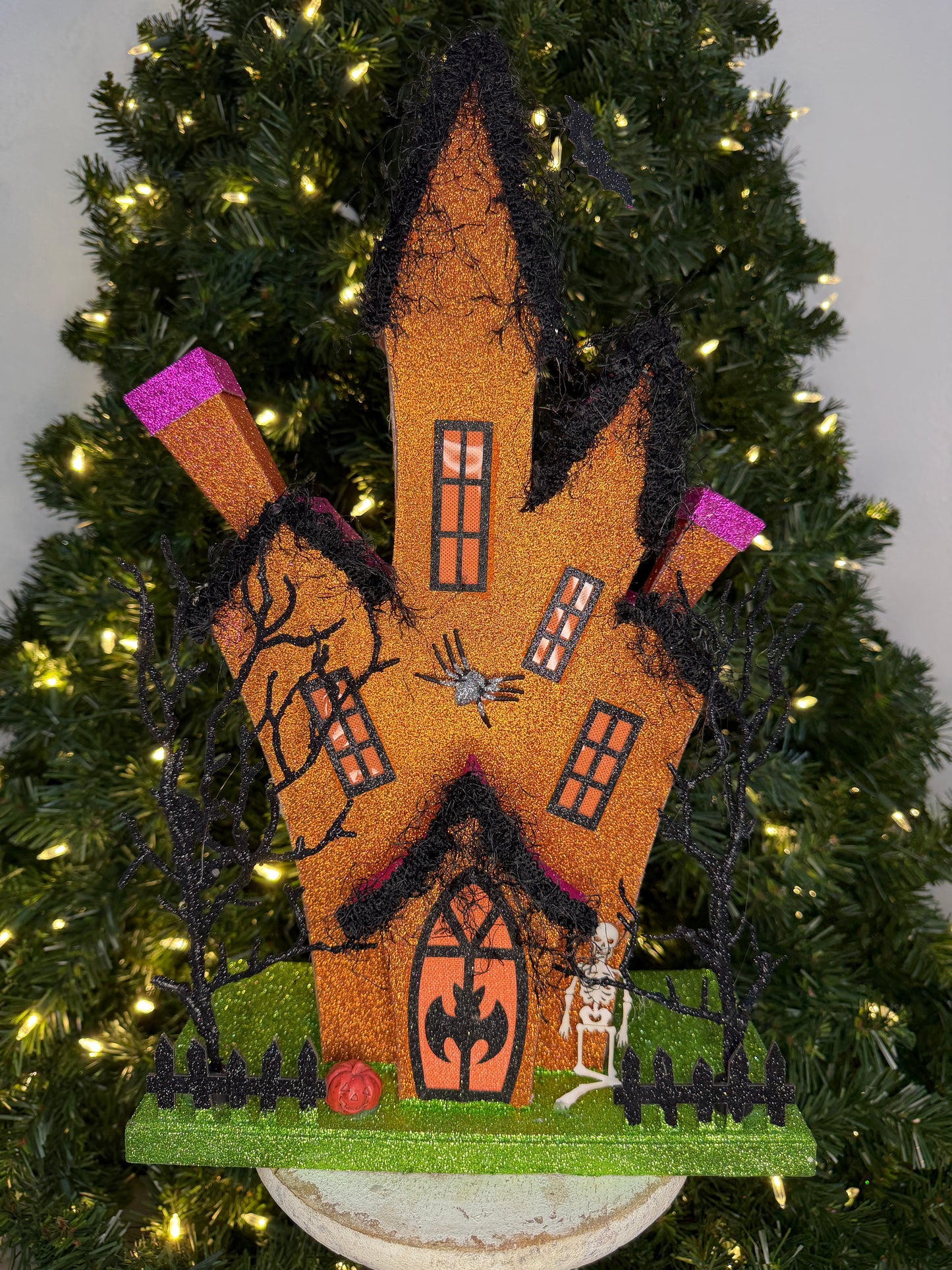17.5" LED/BTY/TMR HAUNTED HOUSE