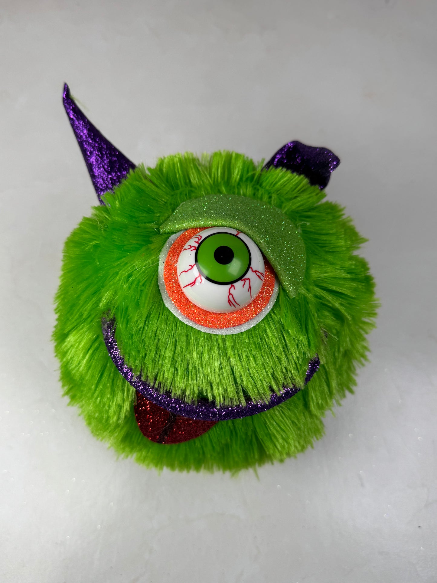 Green Orn Furry Monster H7xDIA6 - Burlap and Bling Decor