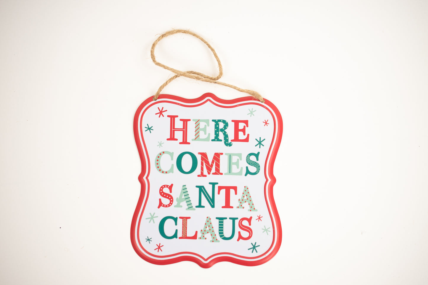 7"HX6"L TIN MATTE SANTA SIGN Here comes santa red - Burlap and Bling Decor