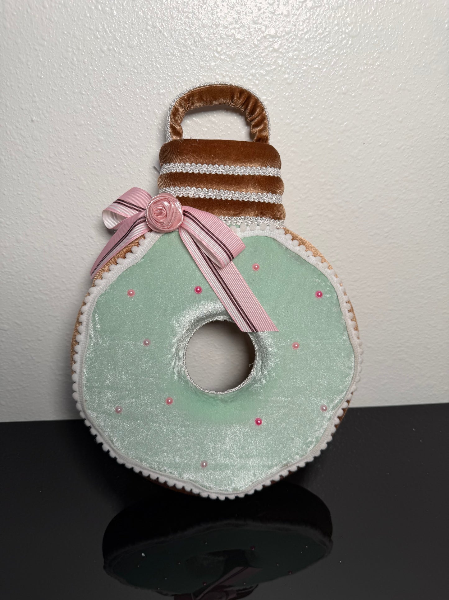 HANGING DOUGHNUT GREEN, 25 5 35CM