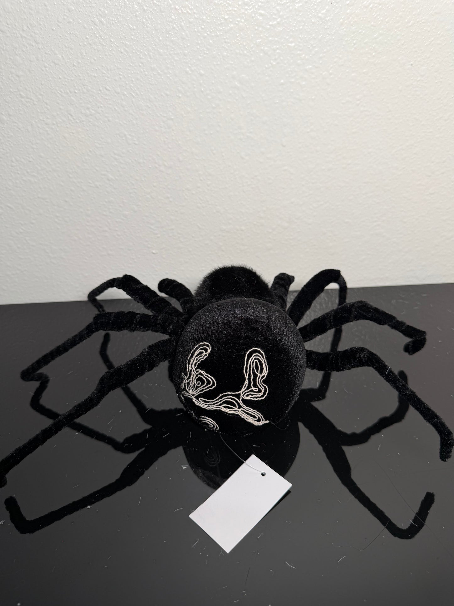20" SPIDER BLACK W/WHITE LACE DETAIL
