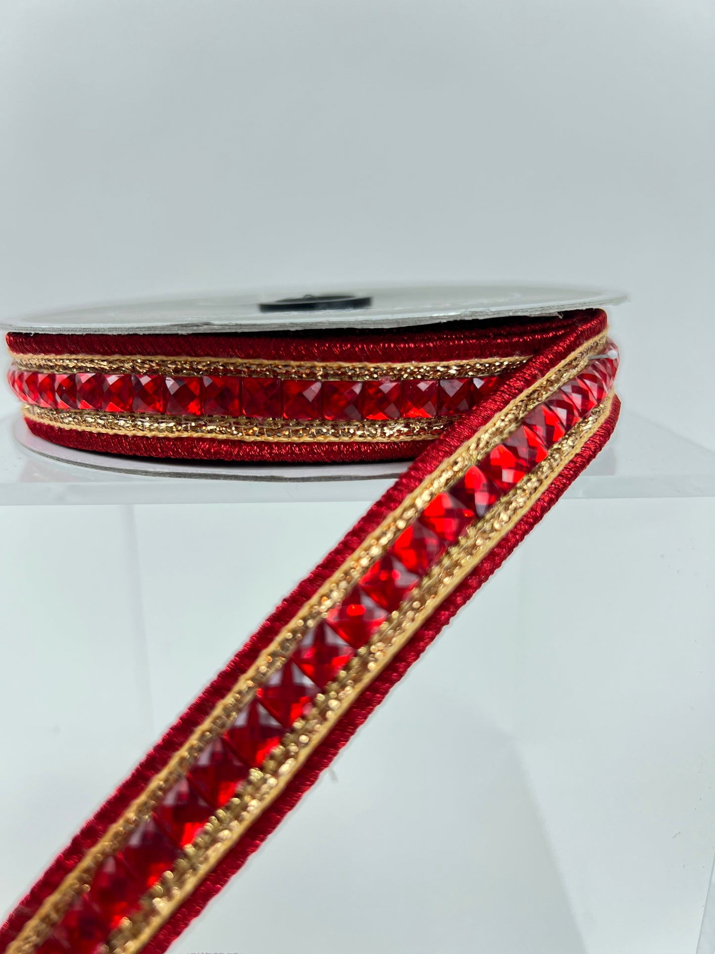 .75"X5YD JEWELY GARLAND RED
